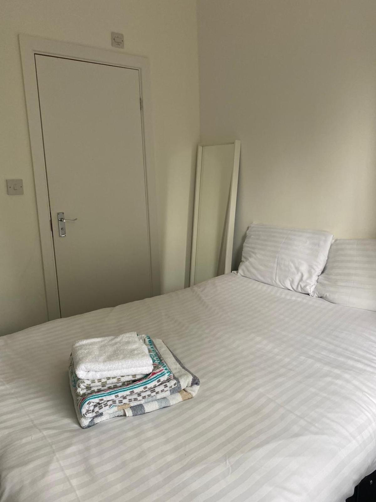 Waylen Street Suites 독서 객실 사진