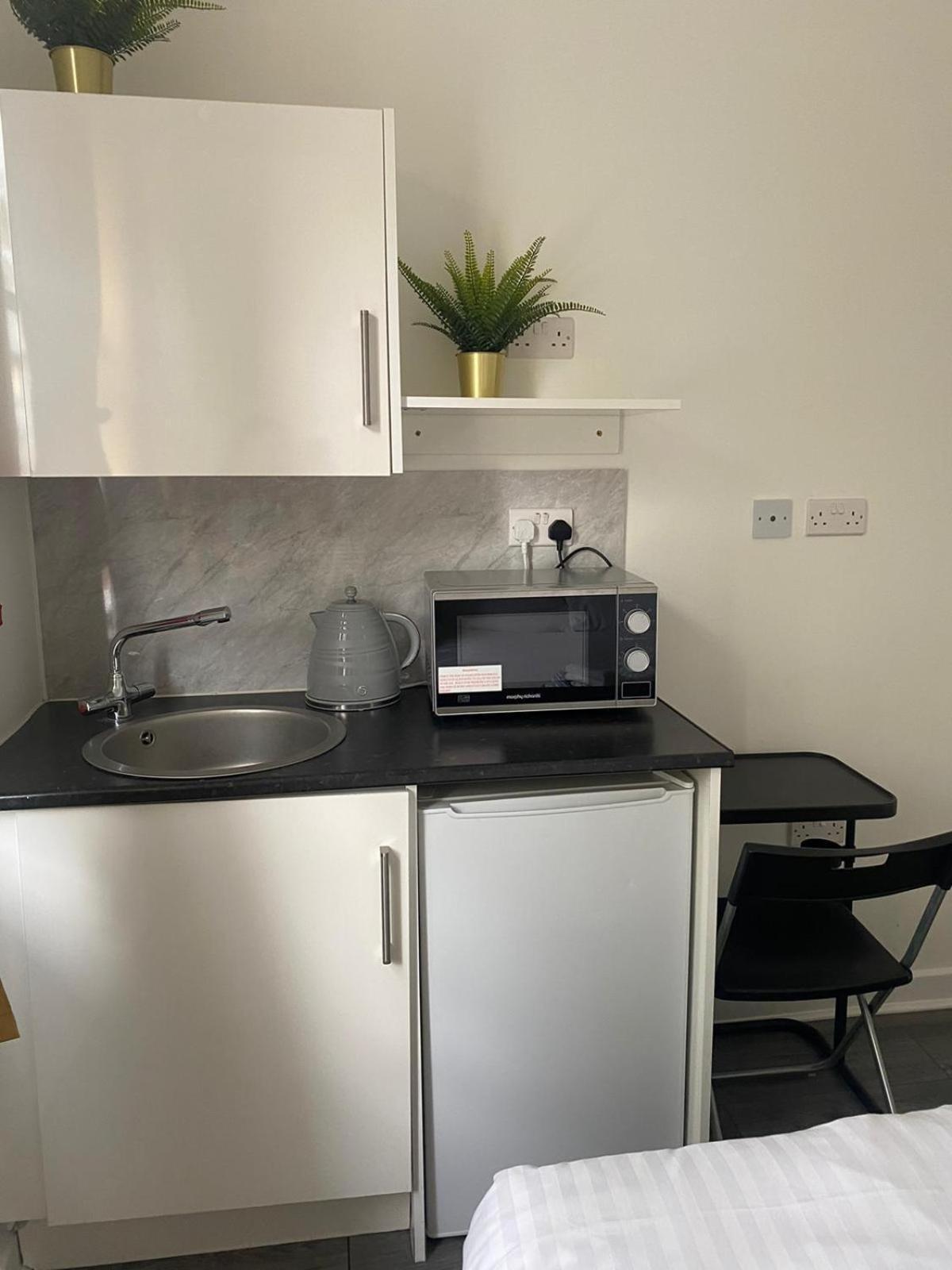 Waylen Street Suites 독서 객실 사진
